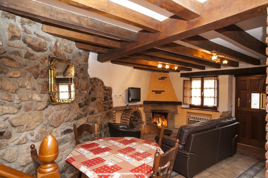 El Cabanon De Pimiango Guest House Room photo