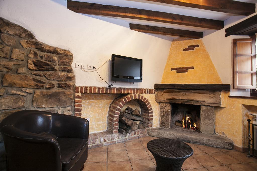 El Cabanon De Pimiango Guest House Room photo